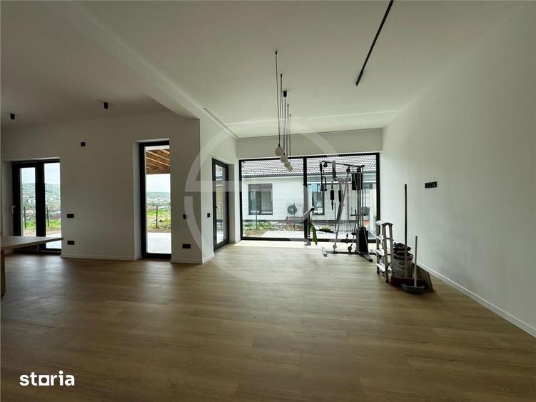 Casă cu 5 camere decomandat cu Teren 700 Mp în Chinteni