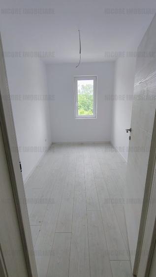 Apartament cu 3 camere nedecomandat în Giroc