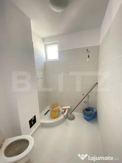 Apartament cu 7 camere decomandat în Central