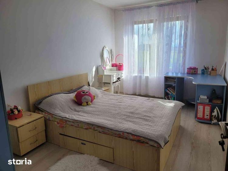 Casă cu 5 camere cu Teren 300 Mp în Cristian