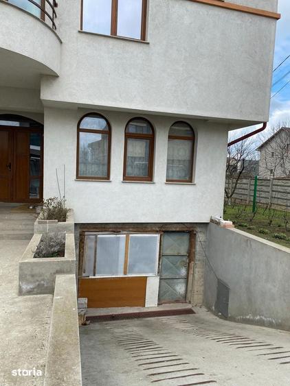 Casă cu Teren 800 Mp în Palazu Mare
