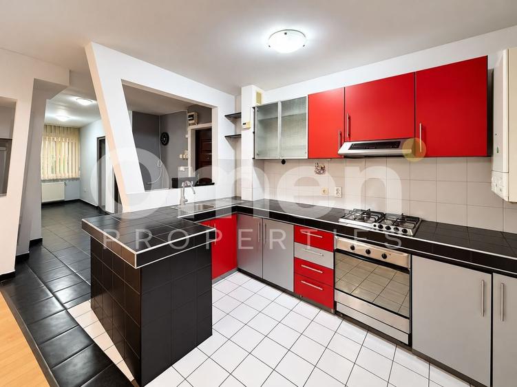 Apartament cu 3 camere decomandat, mobilat în Central
