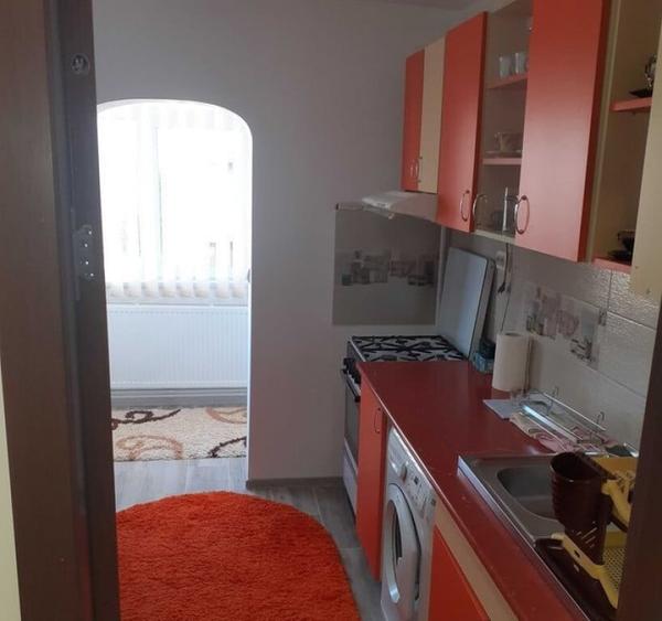 Apartament cu 2 camere semidecomandat în Gara de Nord