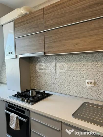 Apartament cu 3 camere semidecomandat în Între Lacuri
