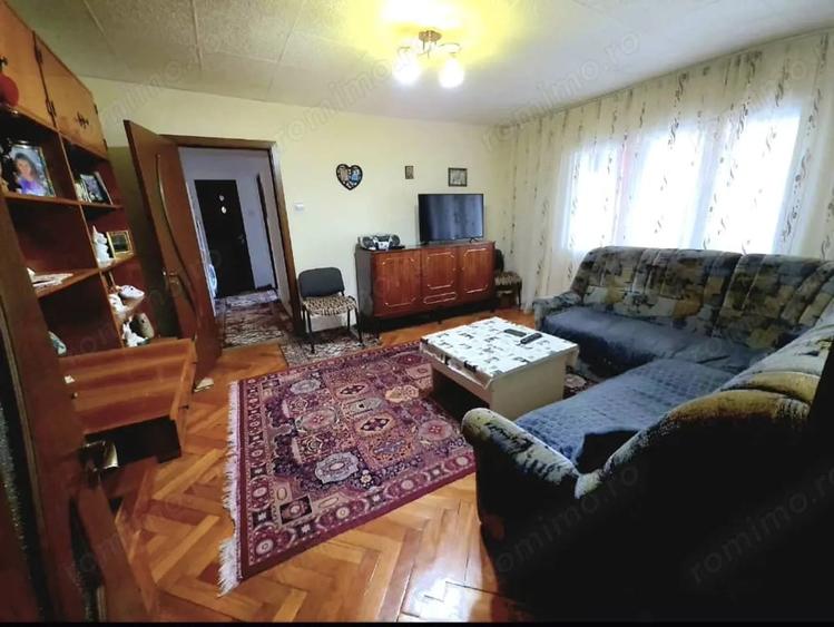 Apartament cu 4 camere semidecomandat în Central