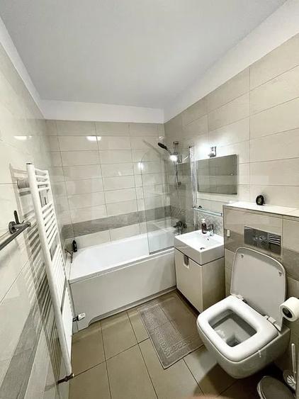 Apartament cu 2 camere semidecomandat, mobilat în Bună Ziua