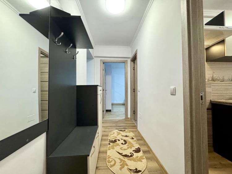 Apartament cu 3 camere decomandat, mobilat în Central
