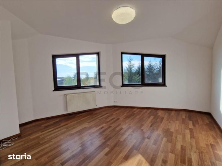 Casă cu 8 camere cu Teren 2756 Mp în Sântandrei