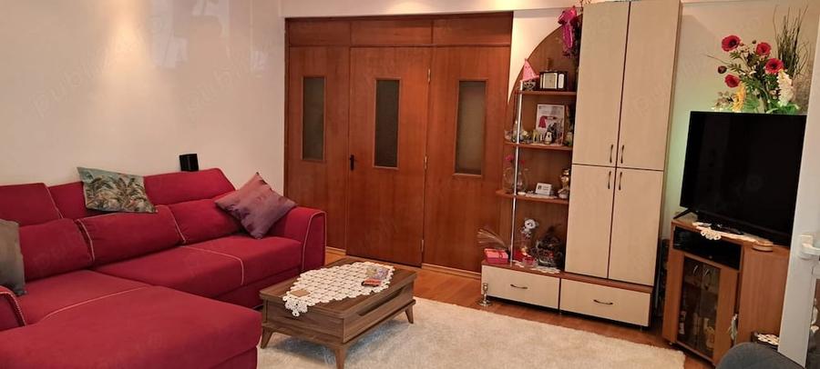 Apartament cu 2 camere decomandat în Piața Veche