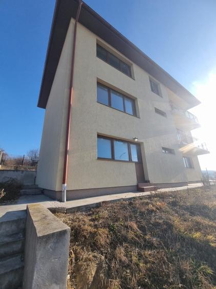Casă individuală cu 6 camere cu Canalizare în Iris