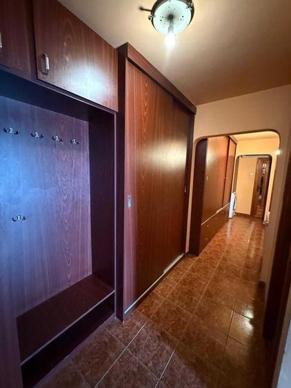 Apartament cu 3 camere decomandat în Soarelui