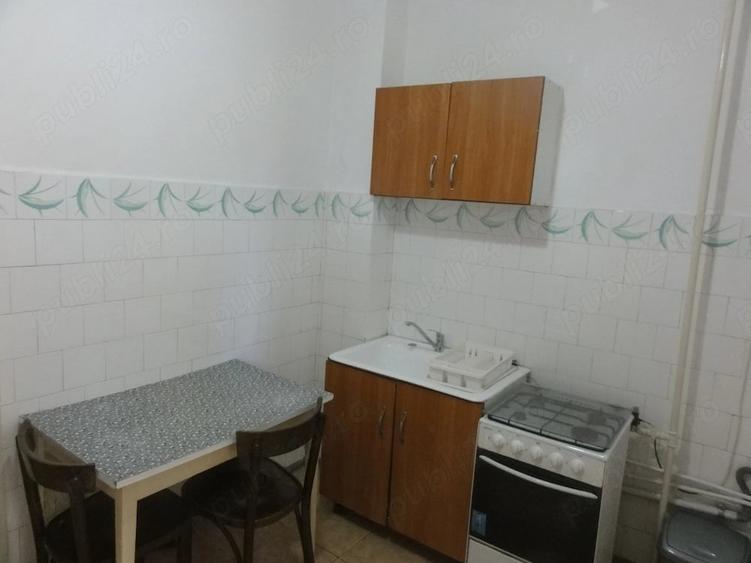 Garsonieră decomandată în Sud