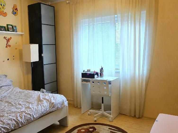 Apartament cu 3 camere decomandat în Cantacuzino