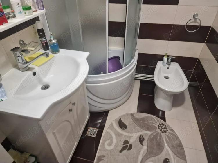Apartament cu 3 camere decomandat în Calea Romanului