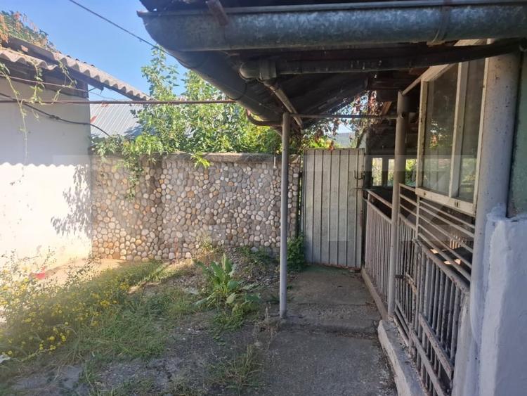 Casă individuală cu 5 camere cu Canalizare în Bucșani