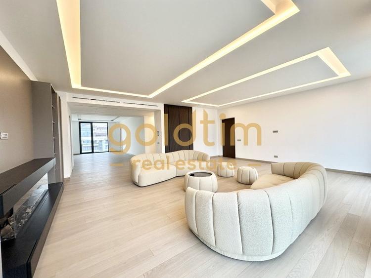 Apartament cu 5 camere decomandat, mobilat în Arcul de Triumf