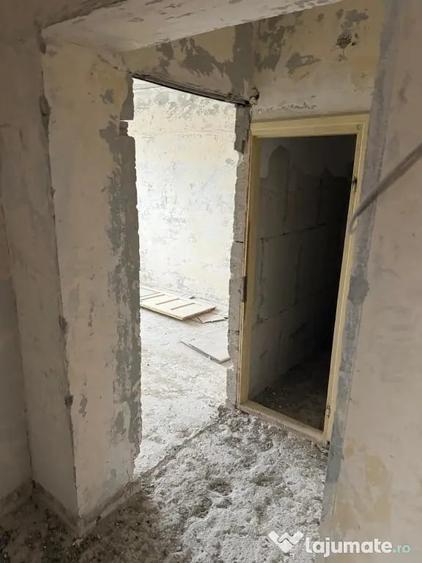 Apartament cu 3 camere decomandat în Independenței