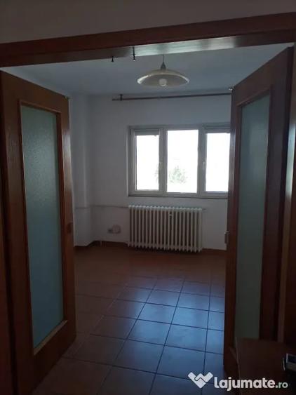 Apartament cu 5 camere decomandat în Unirii