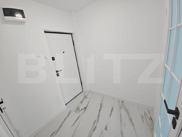 Apartament cu 3 camere semidecomandat în Podu Roș