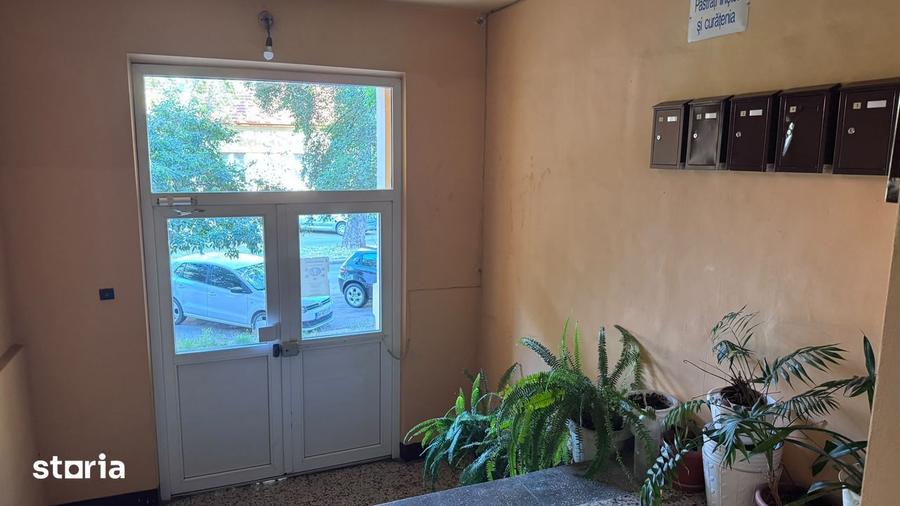 Apartament cu 3 camere în Decebal