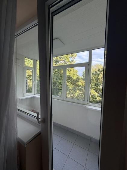 Apartament cu 3 camere decomandat în Exterior Vest