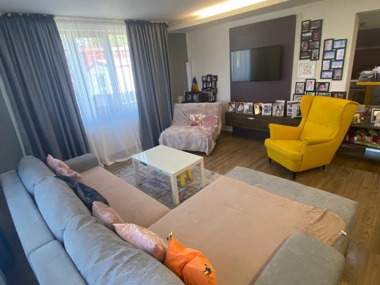 Casă cu 4 camere cu Teren 450 Mp în Domnești