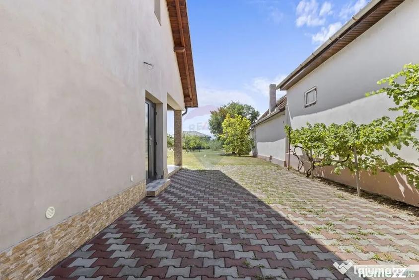 Casă cu 7 camere cu Teren 1363 Mp în Sânnicolau Mic