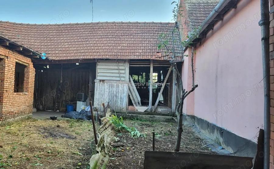Casă cu Teren 1129 Mp în Berliște