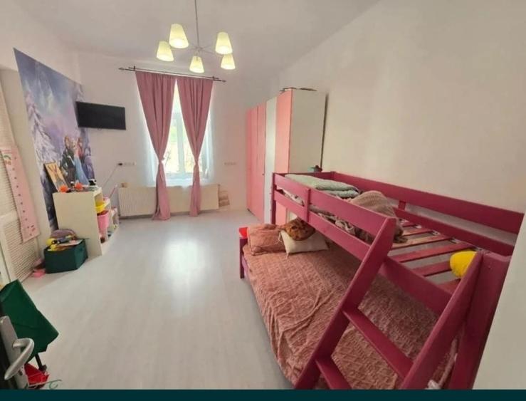 Casă cu 4 camere cu Teren 80 Mp în Central