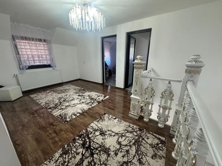 Casă individuală cu 5 camere cu Canalizare în Cugir