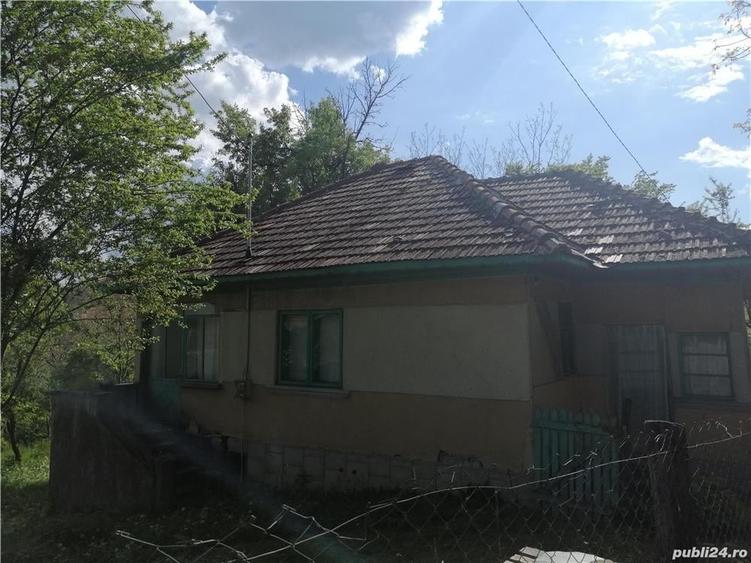 Teren de 5265 mp, în Teișani