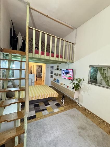 Apartament cu 4 camere semidecomandat în Central