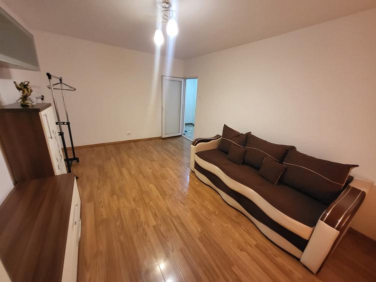 Apartament cu 2 camere decomandat în
