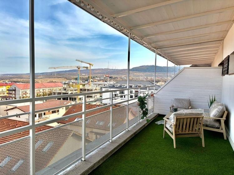 Apartament cu 5 camere semidecomandat, mobilat în Bună Ziua