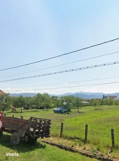 Teren de 2200 mp, în Vama
