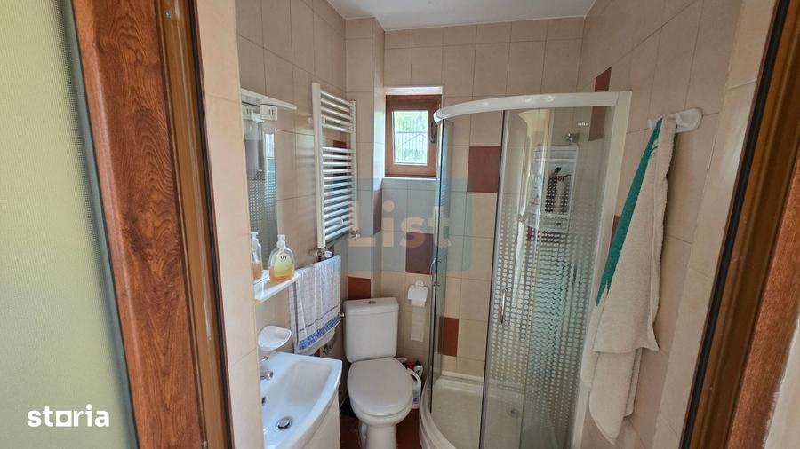 Casă cu 6 camere cu Teren 1361 Mp în Dubova