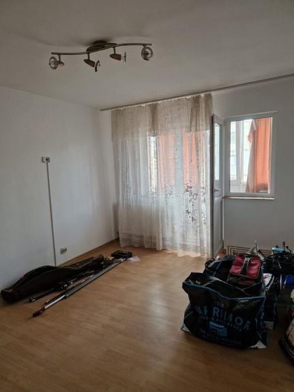 Apartament cu 2 camere semidecomandat în Exterior Vest