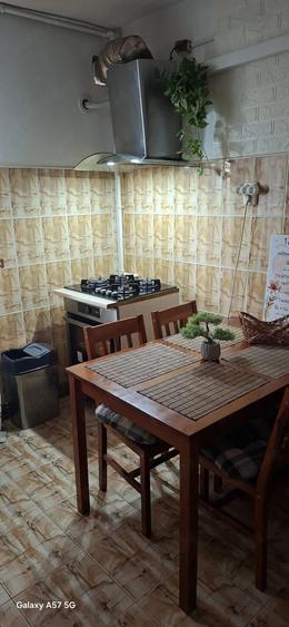Apartament cu 4 camere decomandat în Central