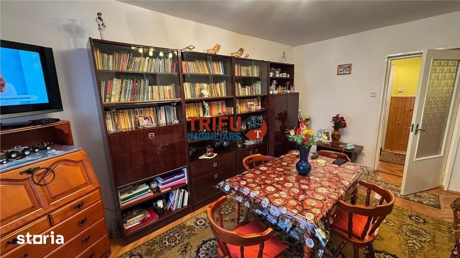 Apartament cu 3 camere semidecomandat în Cetate