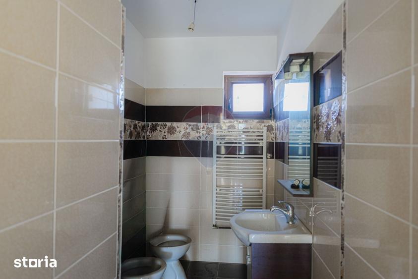 De vanzare casa+garaj/hala, teren 580mp, ideala pentru business - 1