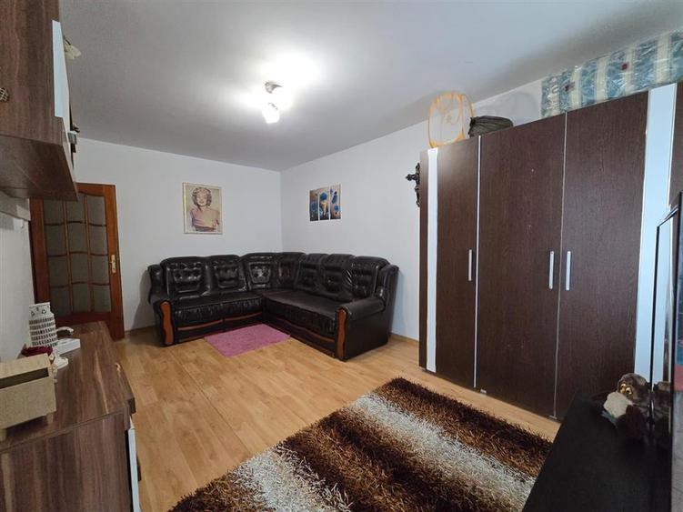 Piata Alexandru - Milcov, 2 camere decomandat cu 2 balcoane, liber - 2