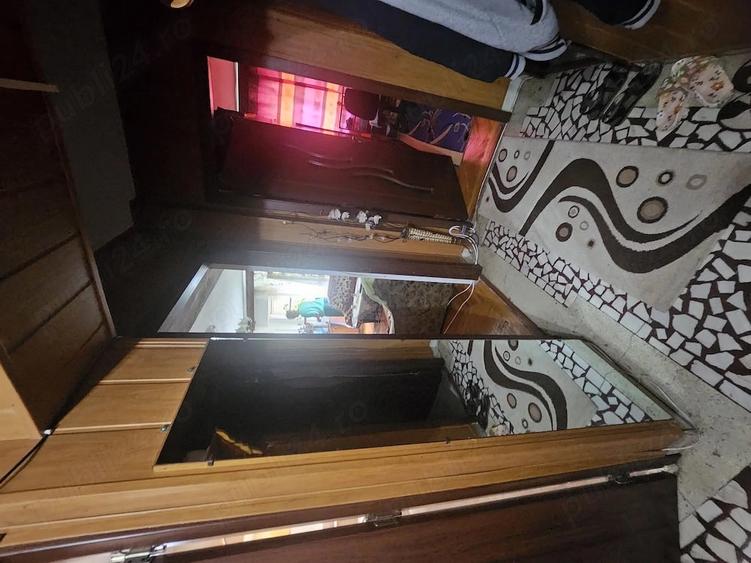 Apartament cu 3 camere semidecomandat în Obor