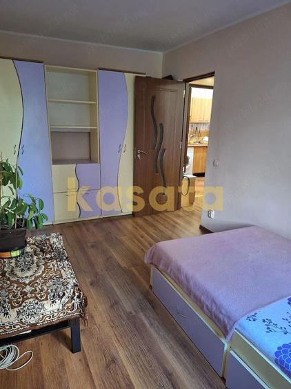 Apartament cu 3 camere decomandat, mobilat în Titan