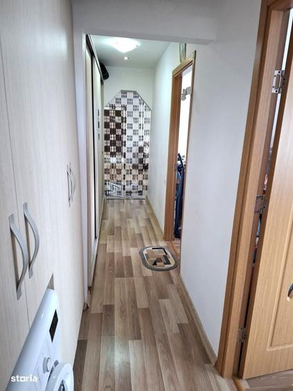Apartament cu 3 camere semidecomandat în Berca