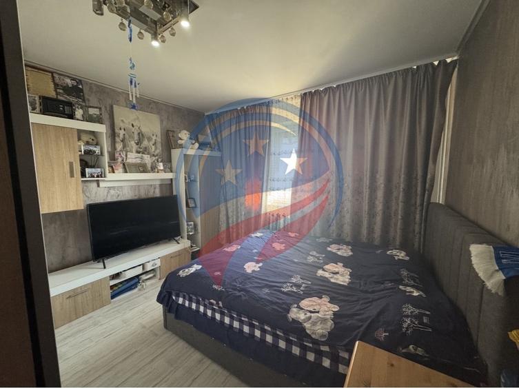 Apartament cu 3 camere decomandat în Craiovița Nouă