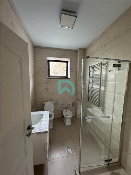 Apartament cu 2 camere semidecomandat, mobilat în Central