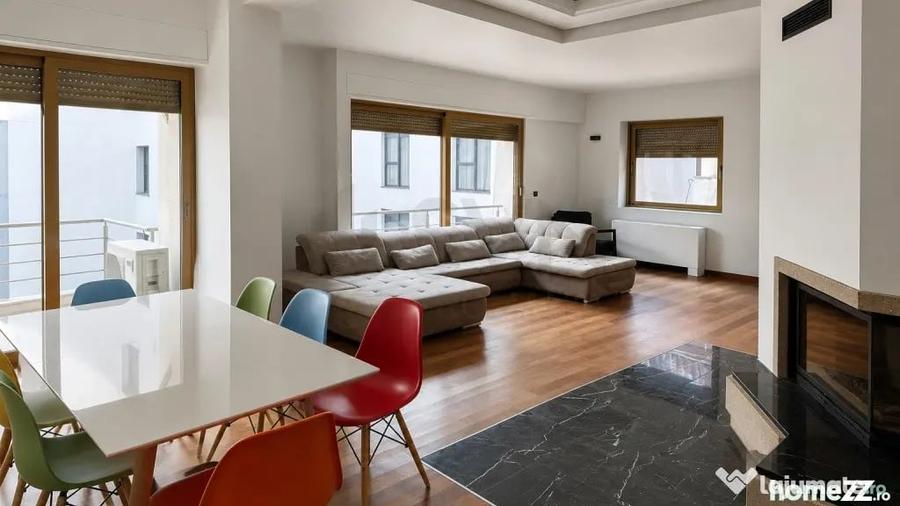 Apartament cu 5 camere decomandat, mobilat în Primăverii