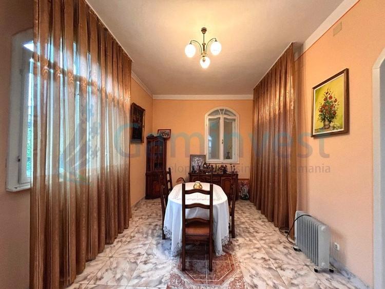 Casă individuală cu 7 camere cu Canalizare în Sânmartin
