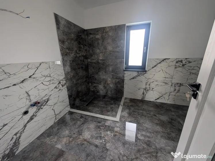 Casă cu 4 camere cu Teren 400 Mp în Central