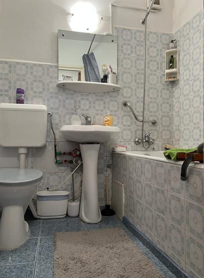 Apartament cu 3 camere decomandat în Drumul Taberei